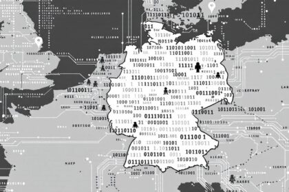 Illustration einer Deutschlandkarte mit digitalem Code und Hacker-Silhouetten als Symbol für aktuelle Cybercrime-Trends.