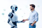Freundlicher Roboter und Mensch im Gespräch mit Symbolen für künstliche Intelligenz auf blau-weißem Hintergrund.