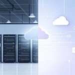 Vergleich zwischen Serverraum als lokale Speicherung und digitaler Cloud-Speicherung, symbolisch dargestellt.