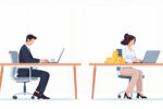 Ein Mann und eine Frau an Nachbartischen im Büro mit unterschiedlich hohen Münzstapeln als Symbol für den Gender Pay Gap.