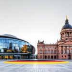 Gegenüberstellung des Bundestags- und Bundesratsgebäudes zur Verdeutlichung ihrer Unterschiede.